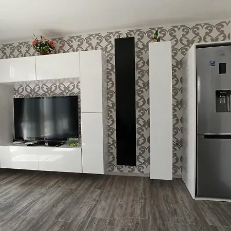 Daire Апартаменты С Террасой Камбани