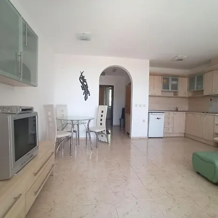 Daire Апартаменты С Террасой Камбани